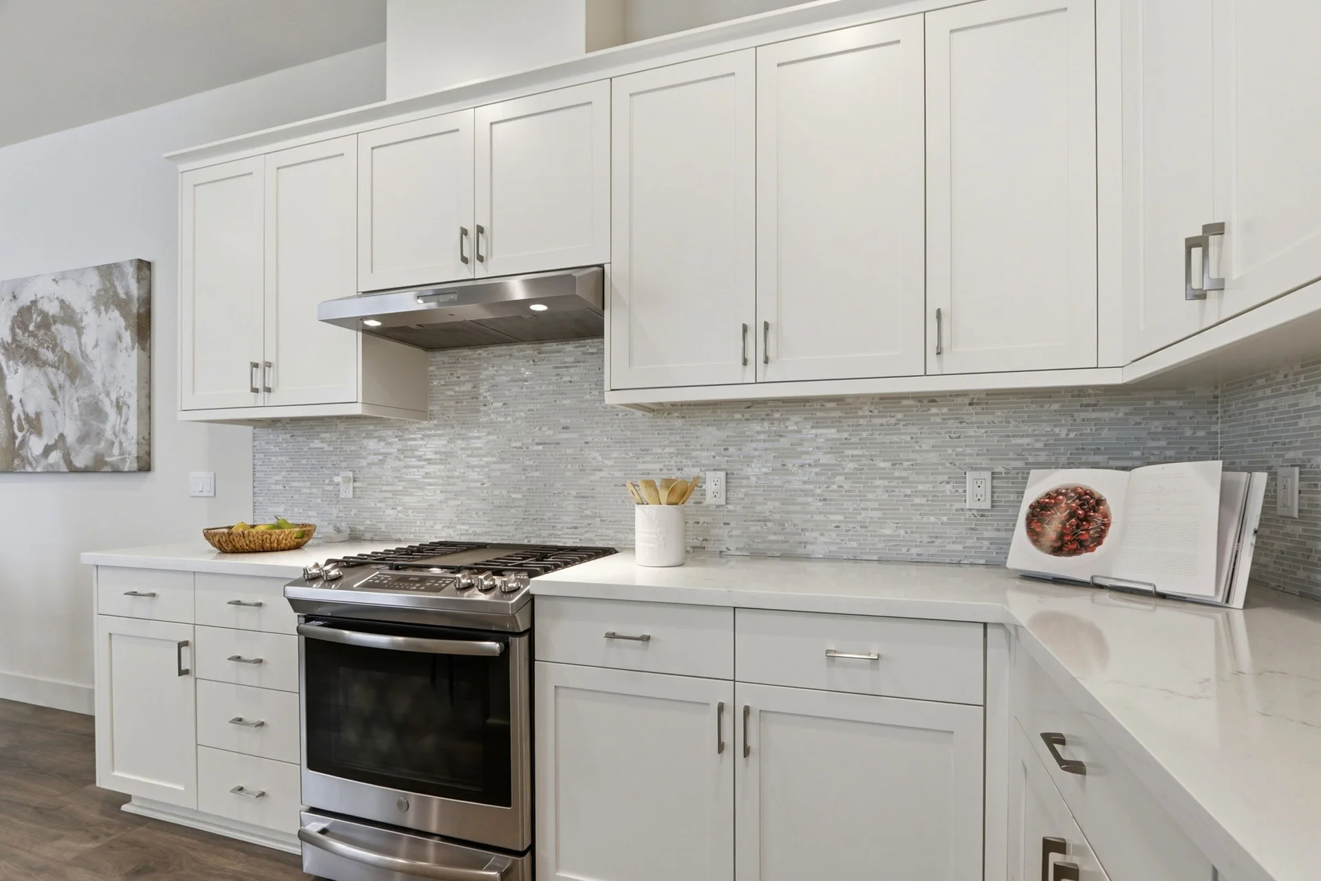 Kitchen range wall with tiled backsplash and hood